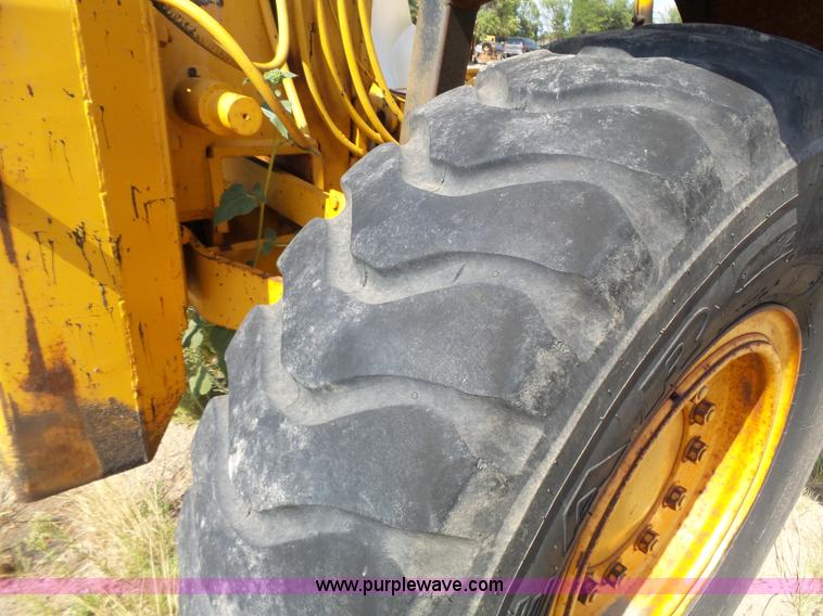 image for item DA2762 1985 Mitsubishi MG500 motor grader