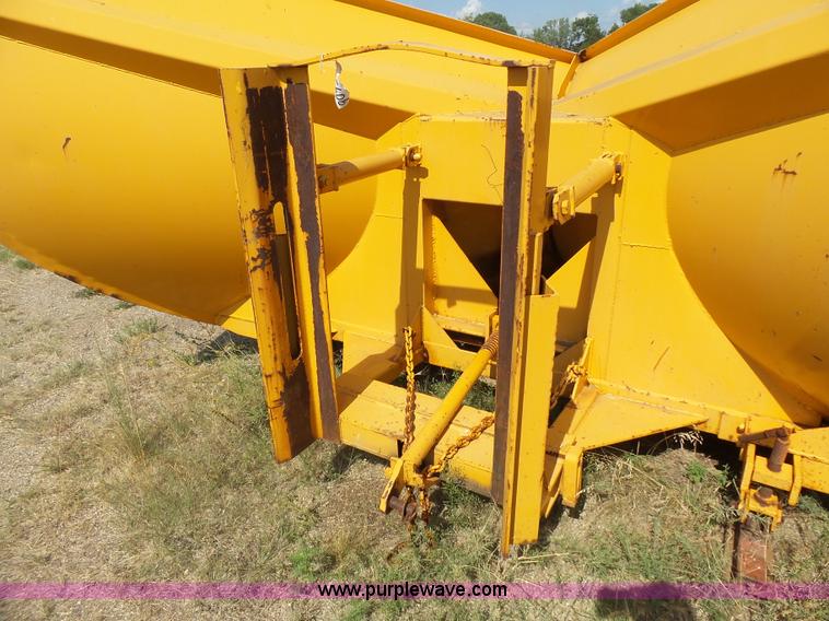 image for item DA2762 1985 Mitsubishi MG500 motor grader