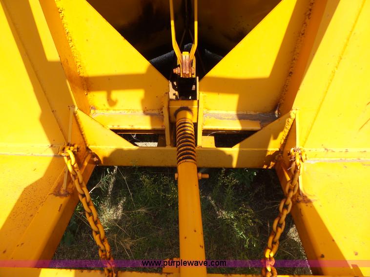 image for item DA2762 1985 Mitsubishi MG500 motor grader