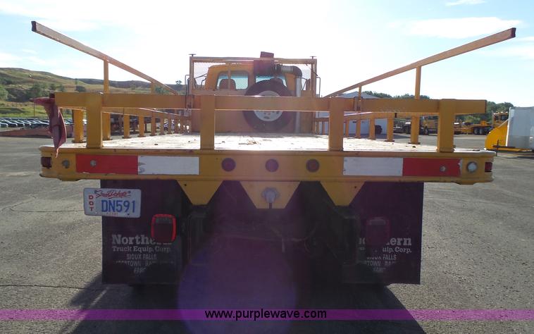 image for item DA2767 2000 Sterling L7501 flatbed truck