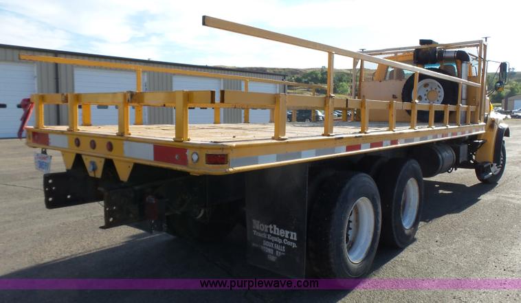 image for item DA2767 2000 Sterling L7501 flatbed truck