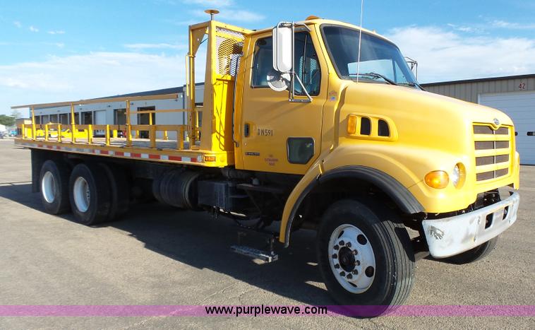 image for item DA2767 2000 Sterling L7501 flatbed truck