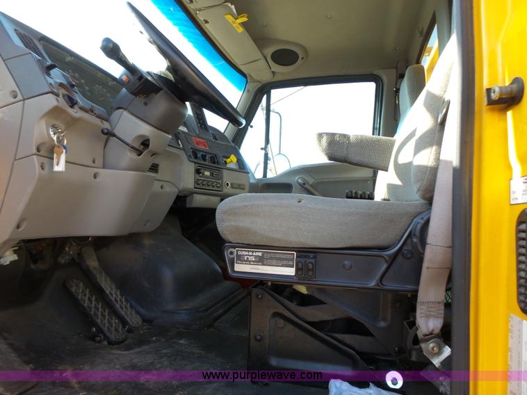 image for item DA2767 2000 Sterling L7501 flatbed truck