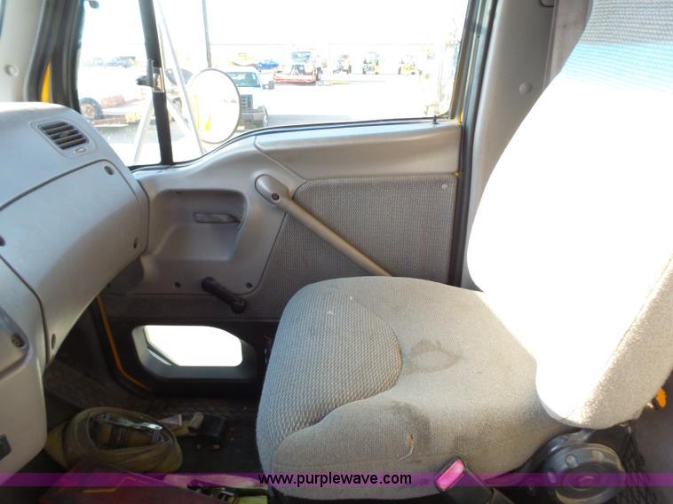 image for item DA2767 2000 Sterling L7501 flatbed truck