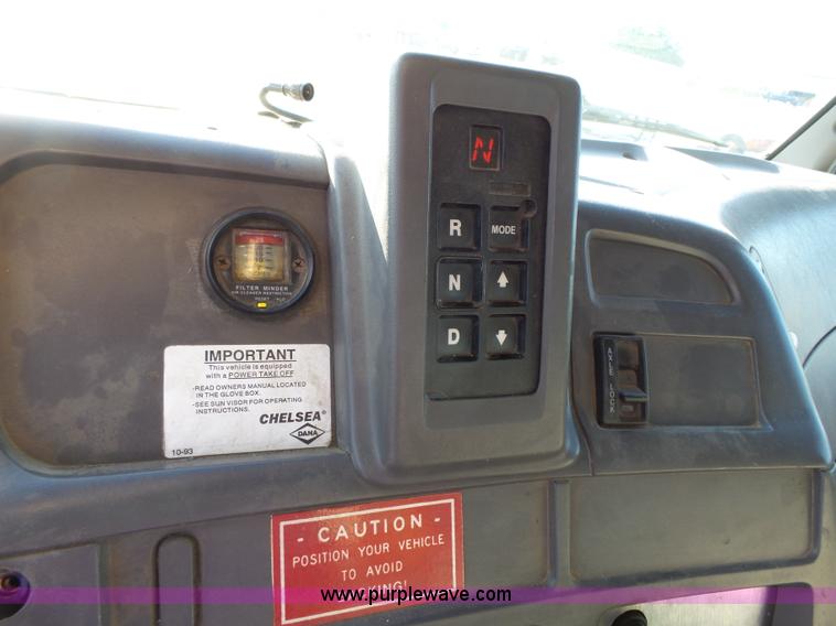 image for item DA2767 2000 Sterling L7501 flatbed truck