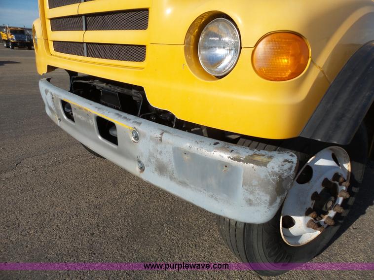 image for item DA2767 2000 Sterling L7501 flatbed truck