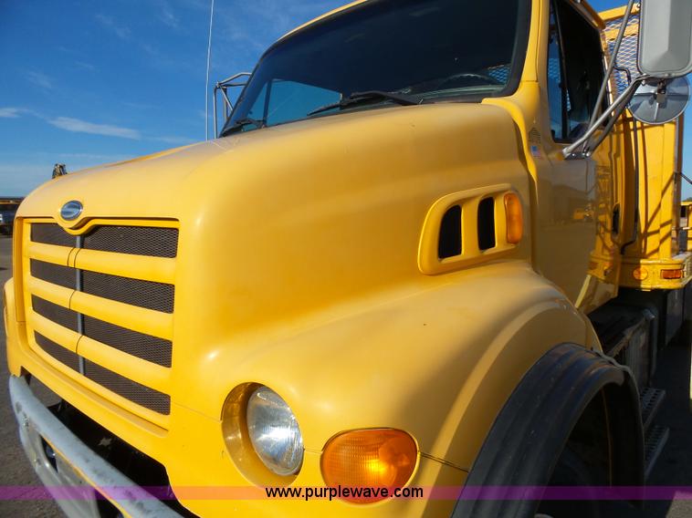 image for item DA2767 2000 Sterling L7501 flatbed truck