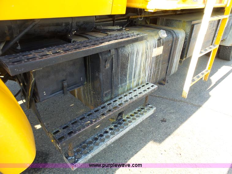 image for item DA2767 2000 Sterling L7501 flatbed truck