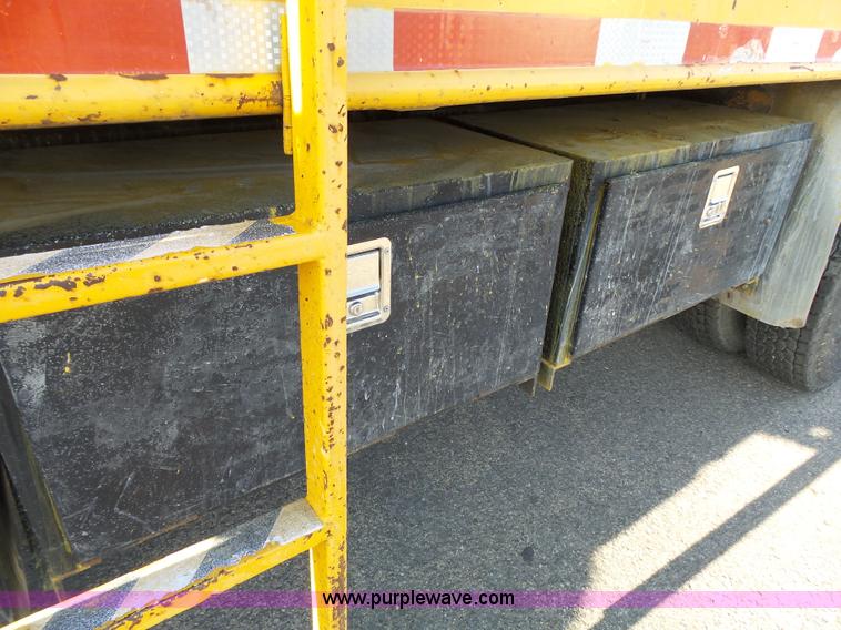 image for item DA2767 2000 Sterling L7501 flatbed truck