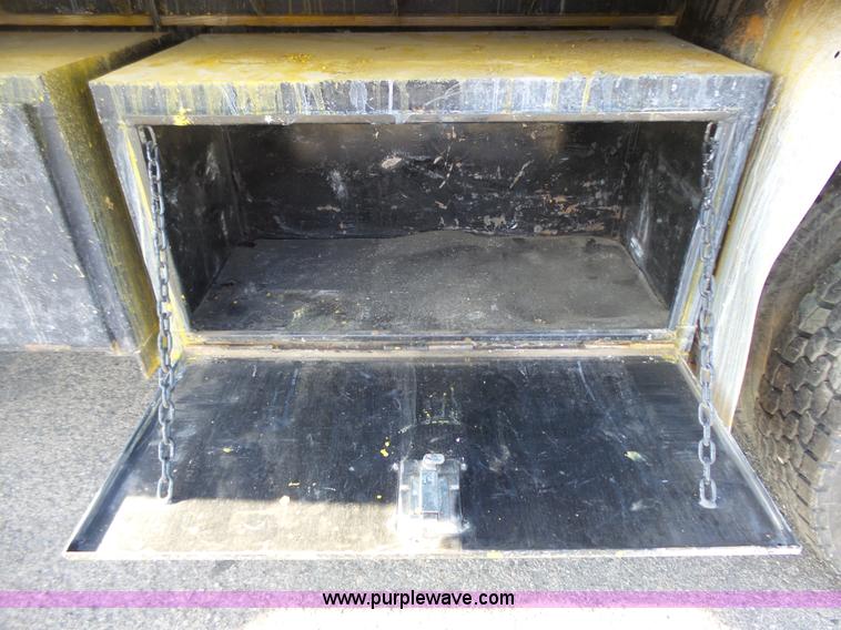 image for item DA2767 2000 Sterling L7501 flatbed truck