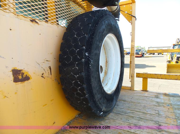 image for item DA2767 2000 Sterling L7501 flatbed truck