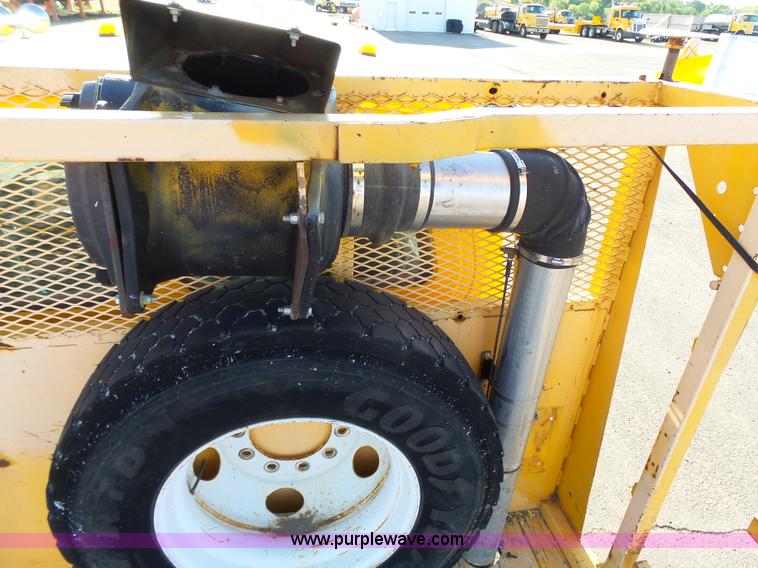 image for item DA2767 2000 Sterling L7501 flatbed truck