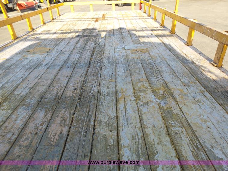 image for item DA2767 2000 Sterling L7501 flatbed truck