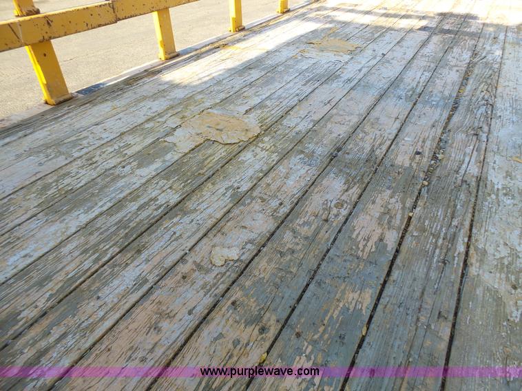 image for item DA2767 2000 Sterling L7501 flatbed truck