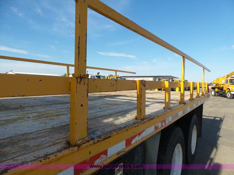 image for item DA2767 2000 Sterling L7501 flatbed truck