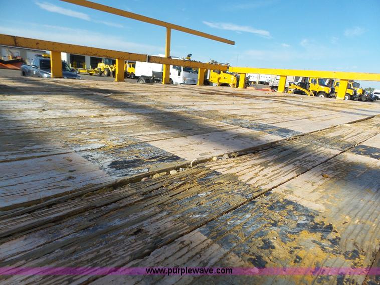 image for item DA2767 2000 Sterling L7501 flatbed truck