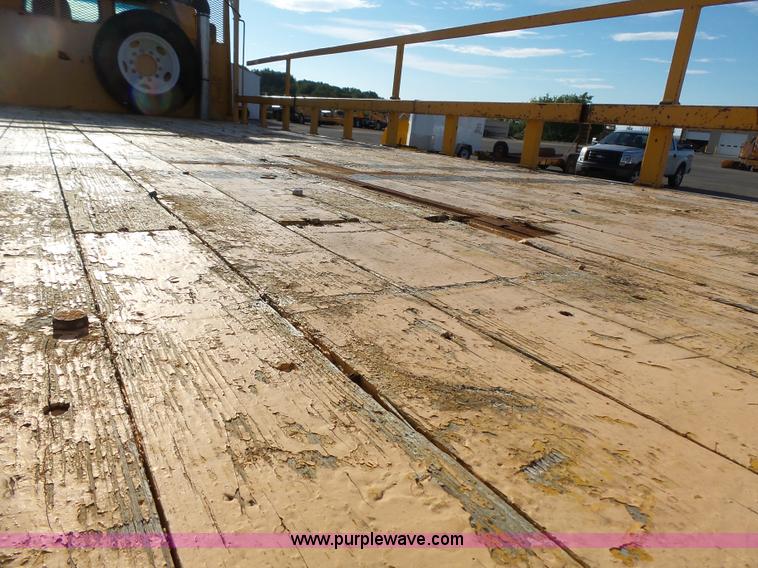 image for item DA2767 2000 Sterling L7501 flatbed truck