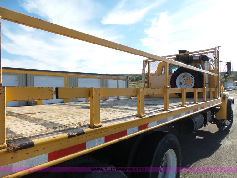 image for item DA2767 2000 Sterling L7501 flatbed truck