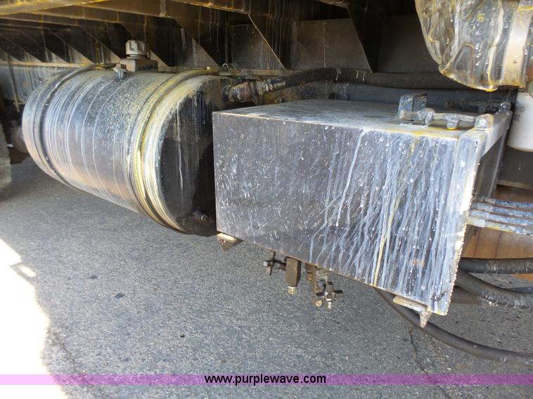 image for item DA2767 2000 Sterling L7501 flatbed truck