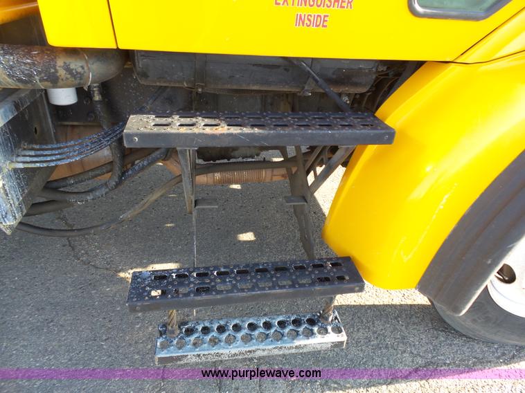 image for item DA2767 2000 Sterling L7501 flatbed truck