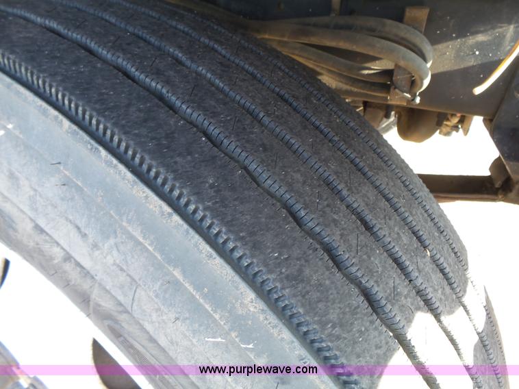 image for item DA2767 2000 Sterling L7501 flatbed truck