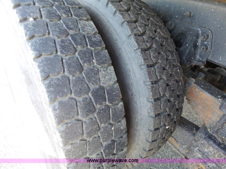 image for item DA2767 2000 Sterling L7501 flatbed truck