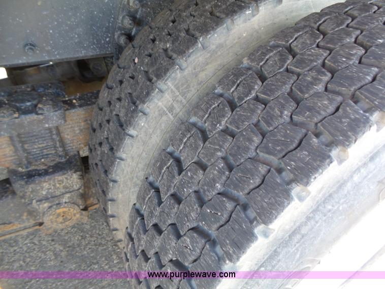 image for item DA2767 2000 Sterling L7501 flatbed truck