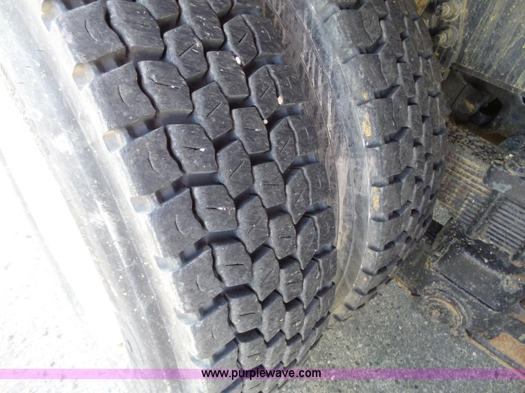 image for item DA2767 2000 Sterling L7501 flatbed truck