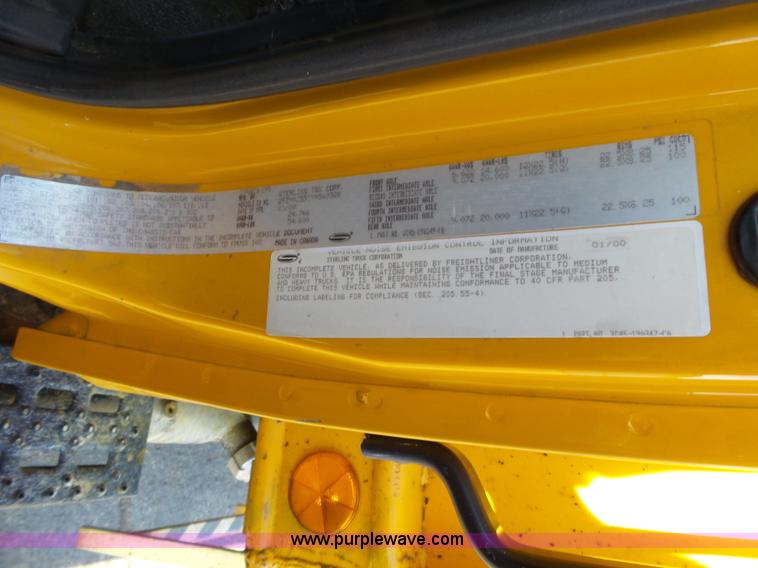 image for item DA2767 2000 Sterling L7501 flatbed truck