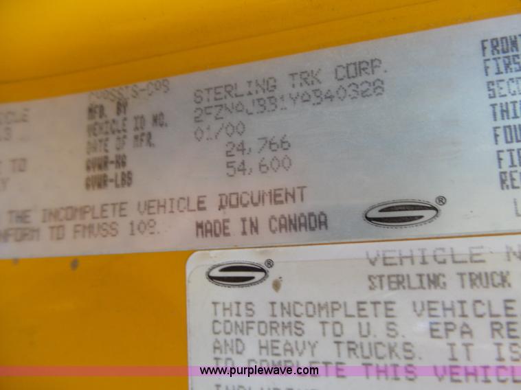 image for item DA2767 2000 Sterling L7501 flatbed truck