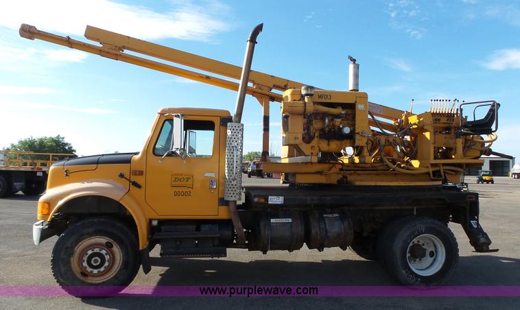 image for item DA2768 1993 International 4800 drilling rig truck