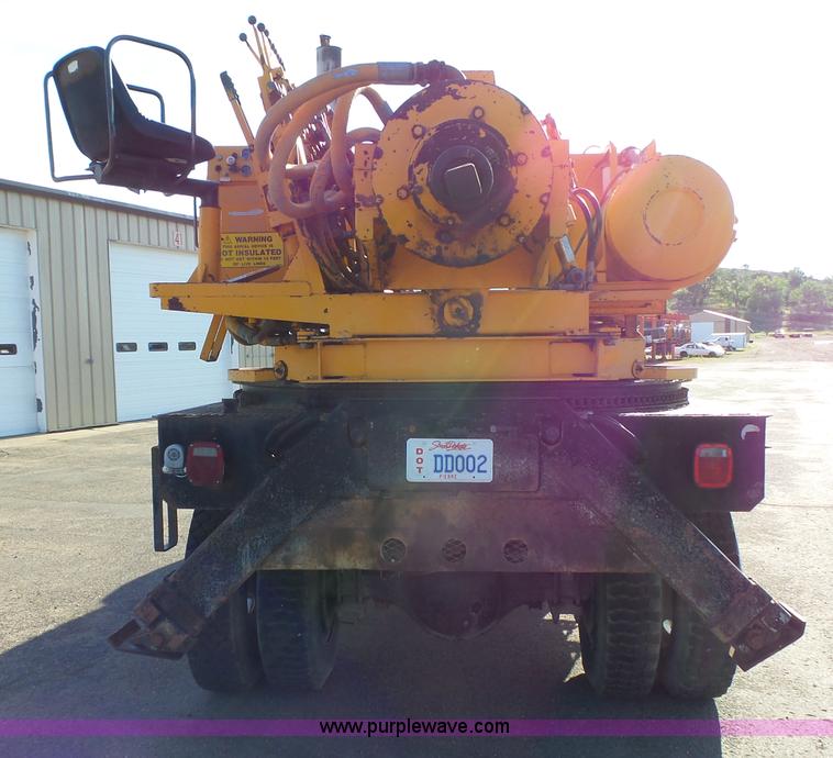 image for item DA2768 1993 International 4800 drilling rig truck