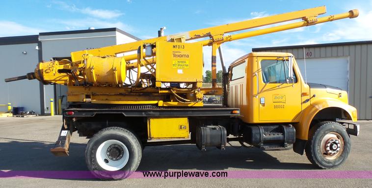 image for item DA2768 1993 International 4800 drilling rig truck