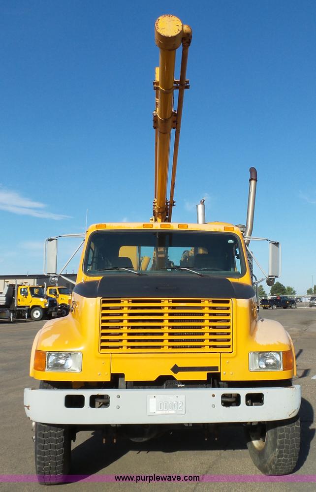 image for item DA2768 1993 International 4800 drilling rig truck