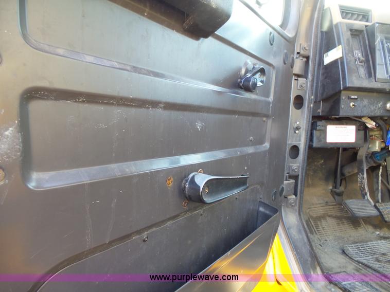 image for item DA2768 1993 International 4800 drilling rig truck