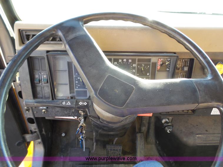 image for item DA2768 1993 International 4800 drilling rig truck