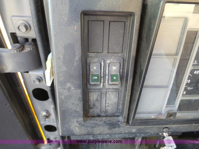 image for item DA2768 1993 International 4800 drilling rig truck