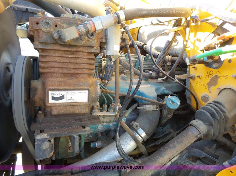 image for item DA2768 1993 International 4800 drilling rig truck