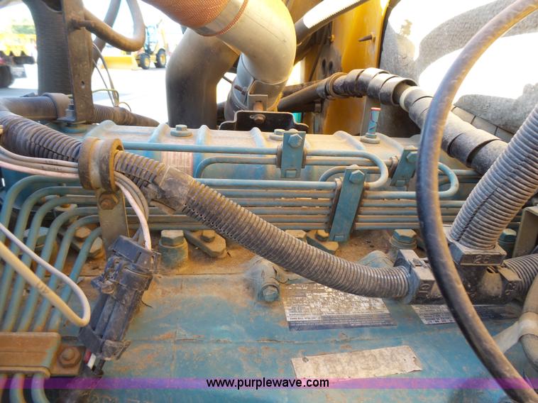 image for item DA2768 1993 International 4800 drilling rig truck