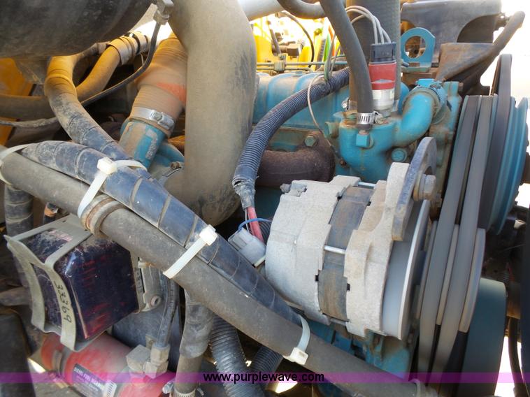 image for item DA2768 1993 International 4800 drilling rig truck