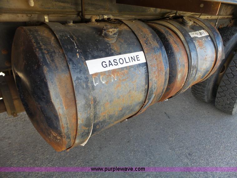 image for item DA2768 1993 International 4800 drilling rig truck