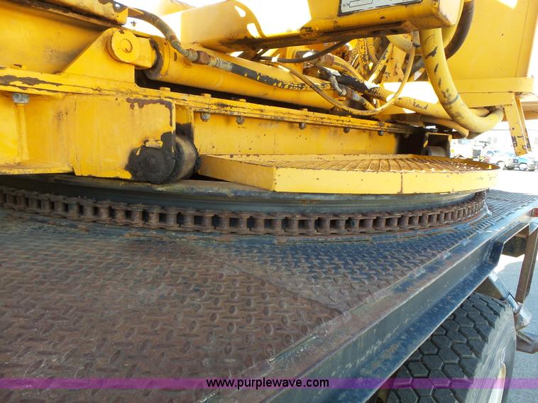 image for item DA2768 1993 International 4800 drilling rig truck