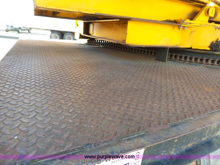 image for item DA2768 1993 International 4800 drilling rig truck