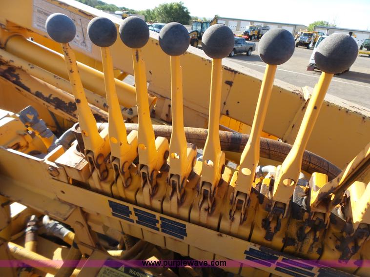 image for item DA2768 1993 International 4800 drilling rig truck