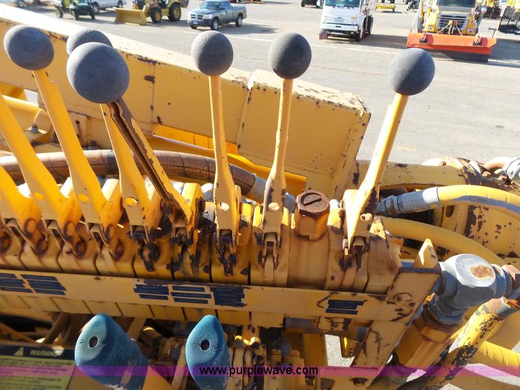 image for item DA2768 1993 International 4800 drilling rig truck