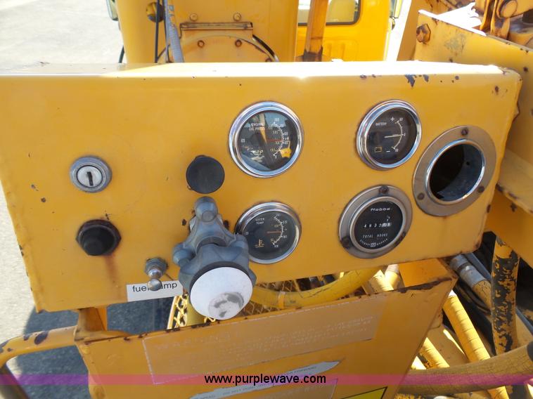 image for item DA2768 1993 International 4800 drilling rig truck