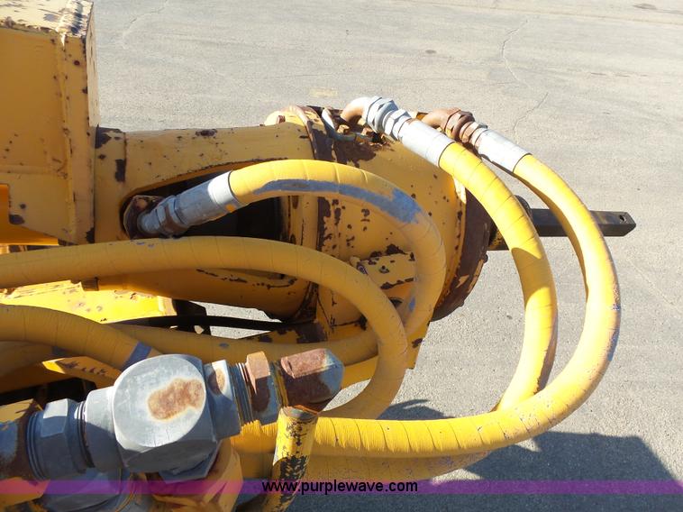 image for item DA2768 1993 International 4800 drilling rig truck