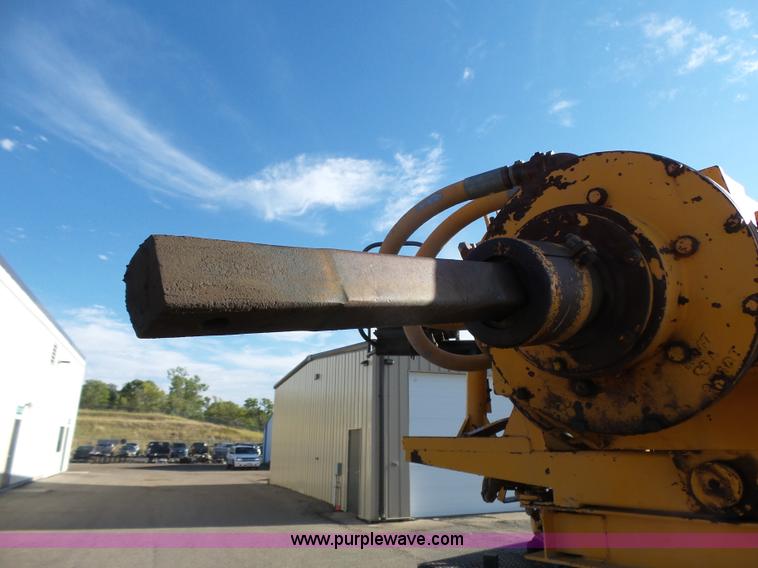 image for item DA2768 1993 International 4800 drilling rig truck