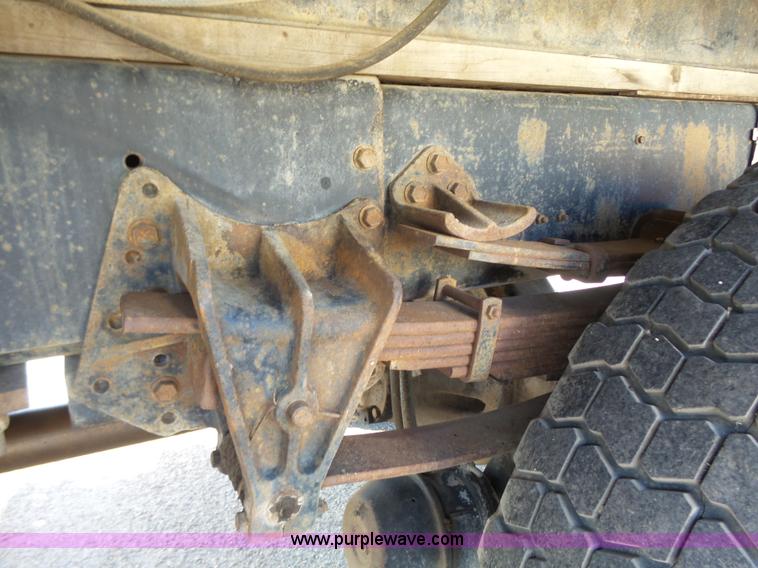 image for item DA2768 1993 International 4800 drilling rig truck