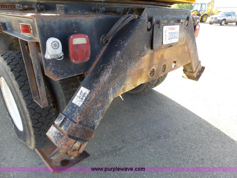 image for item DA2768 1993 International 4800 drilling rig truck